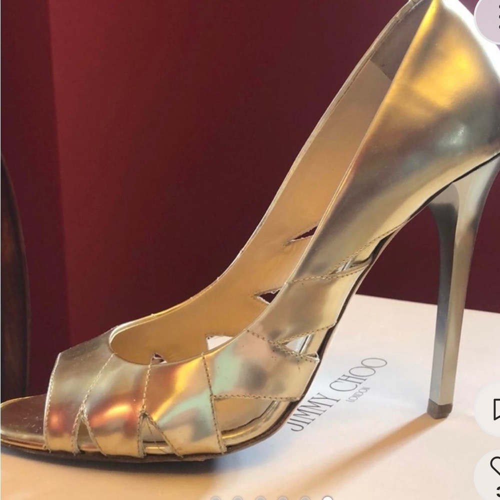 Jimmy Choo Heels
Size 8.5
Excellent Condition 
Champagne Color
Box included